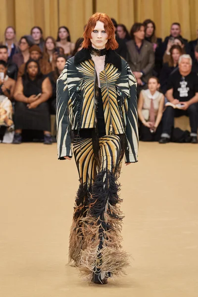 Look 18